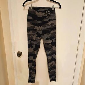 SIMPLY VERA WANG HIGH WAIST SLIM FIT BLACK GREY CAMOUFLAGE LEGGINGS SIZE M NEW